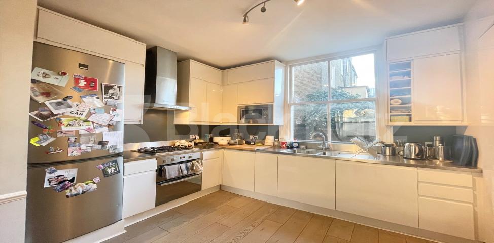 			LET , 3 Bedroom, 1 bath, 1 reception Apartment			 Rattray Road, Brixton